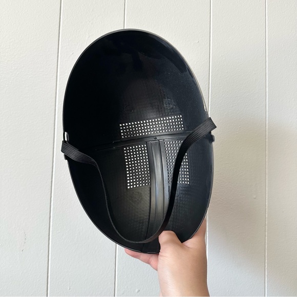 Squid Game Halloween costume black plastic square mask, adult/unisex one size - Picture 2 of 3